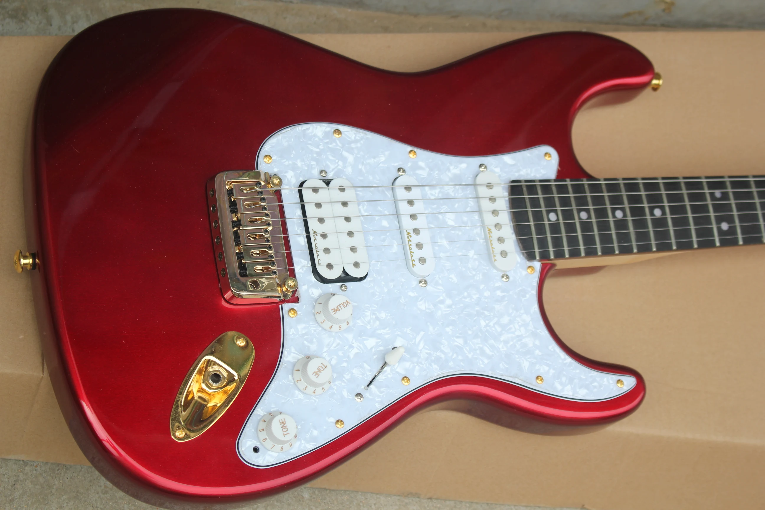 

China guitar factory custom 100% new Candy red Electric Guitar with White Pickguard Gold hardwareFree shipping 8pai