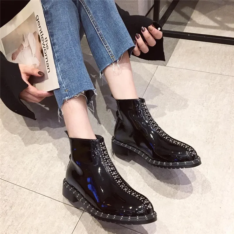 

Personalized women 2019 new fashionable and versatile boots ladies rivet round head and low heel Chelsea boots