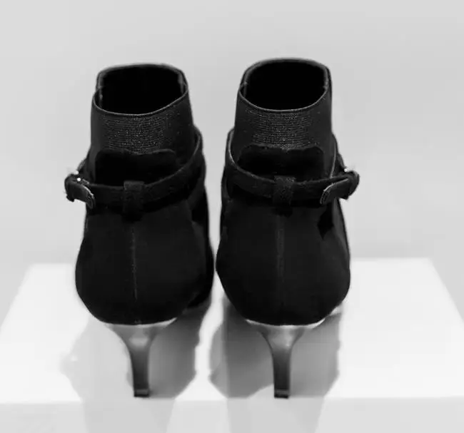 Туфли с острым носком на маленьком каблуке; коллекция года; сезон весна-осень; кожаные маленькие ботинки; ботинки на шпильке и ботильоны