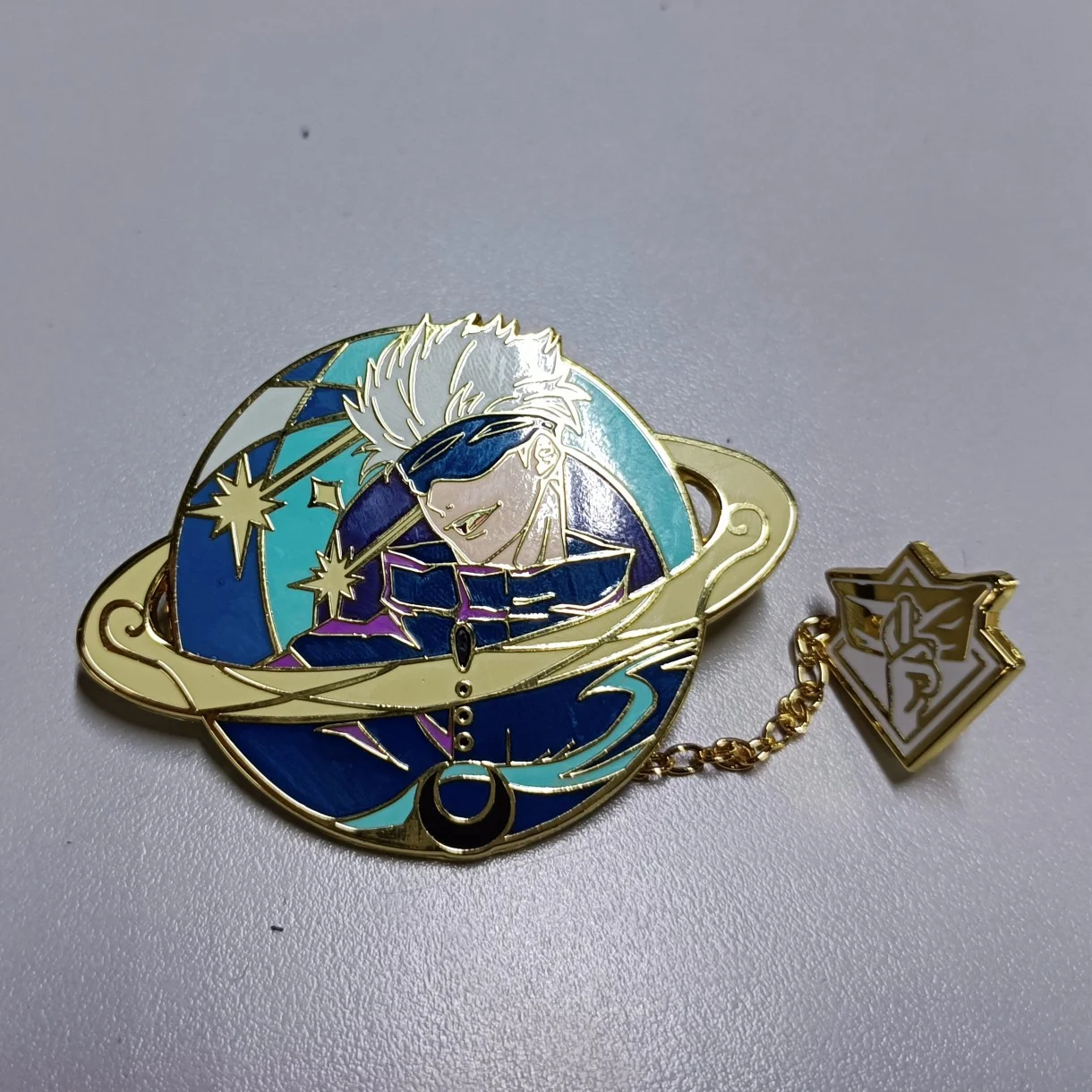 COSJK Anime Jujutsu Kaisen Gojo Satoru Metal Chain Badge Button Brooch Pins Collection Fashion Medal Pendant Souvenir Toy Cosplay Gift -Zentai shop online H530ee8547d3f4f66a9c33bdd3dbcf1acI
