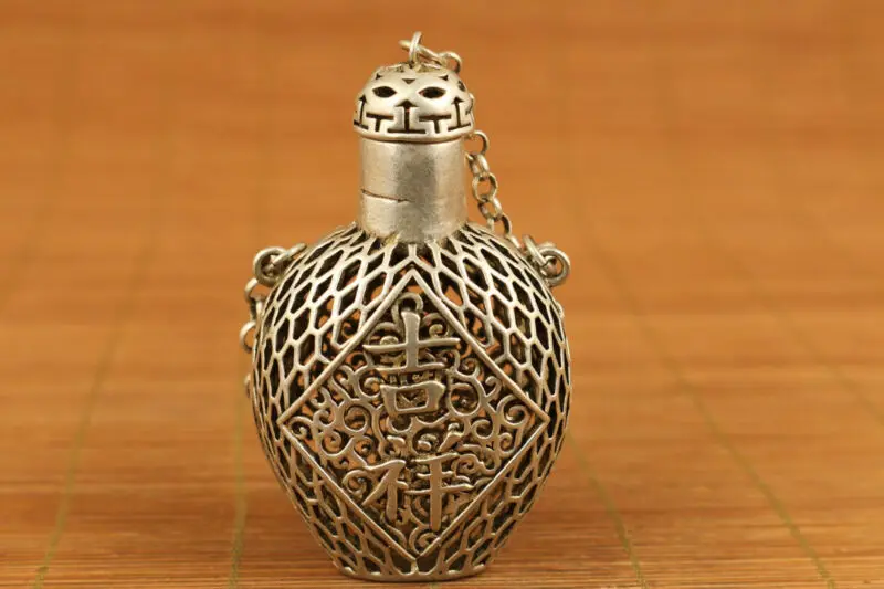 

Китайский Старый Тибет серебро ручной работы полые благоприятный бутылки табак Коробка нэцкэ