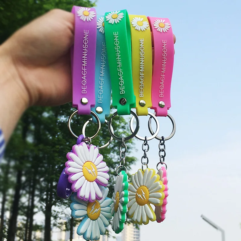 

2020 Hot Selling Little Daisy Keychain Creative INS Wind Korean Wave of Men and Women Soft Silcone PVC Key Chain School Bag Pend
