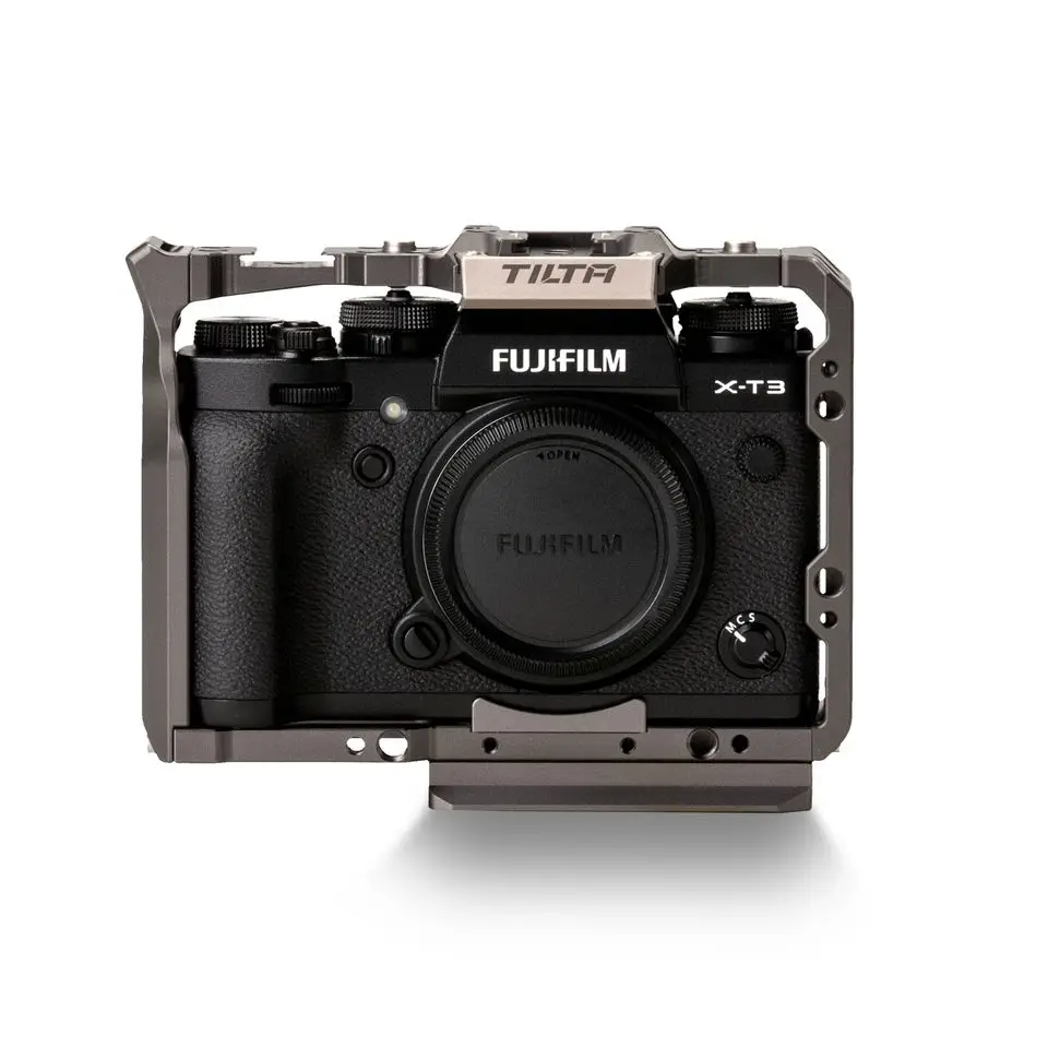 aHR0cHM6Ly90aWx0YS5jb20vd3AtY29udGVudC91cGxvYWRzLzIwMTkvMDkvRnVsbC1DYW1lcmEtQ2FnZS1mb3ItRnVqaS1YVDMtR3JleS1UQS1UMDMtRkNDLUdfRnJvbnRfTGVnYWN5LTIuanBn