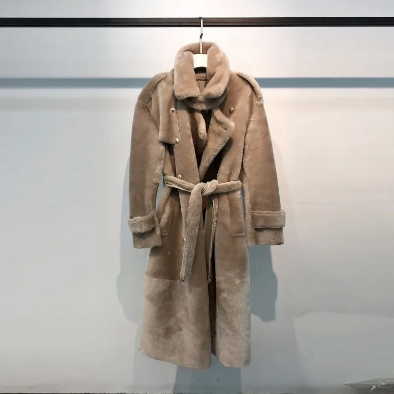 Рисунок 2 - Женское зимнее длинное пальто из натуральной овчины