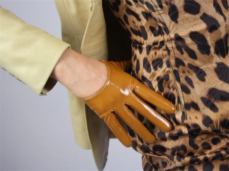 Лакированная кожа короткие Стиль Для женщин перчатки эмуляции из натуральной кожи без подкладки французский готический рок 13 см женские кожаные перчатки P011