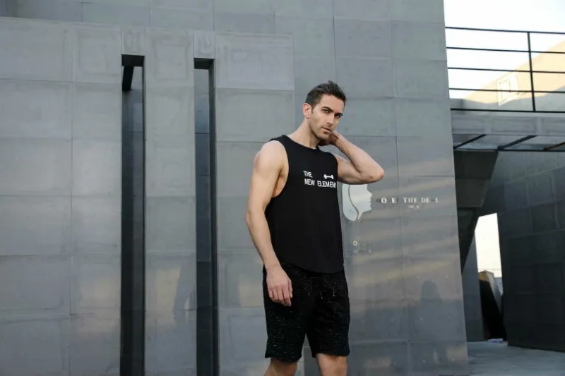 Спортивный костюм для бега мужские летние легкие дышащие быстросохнущие эластичные свободные пять частей для фитнеса для бега для тренировок повседневные шорты