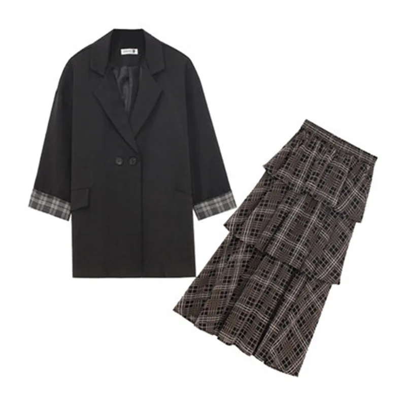 Женский костюм-двойка из юбки и черного блейзера в клетку | Женская одежда