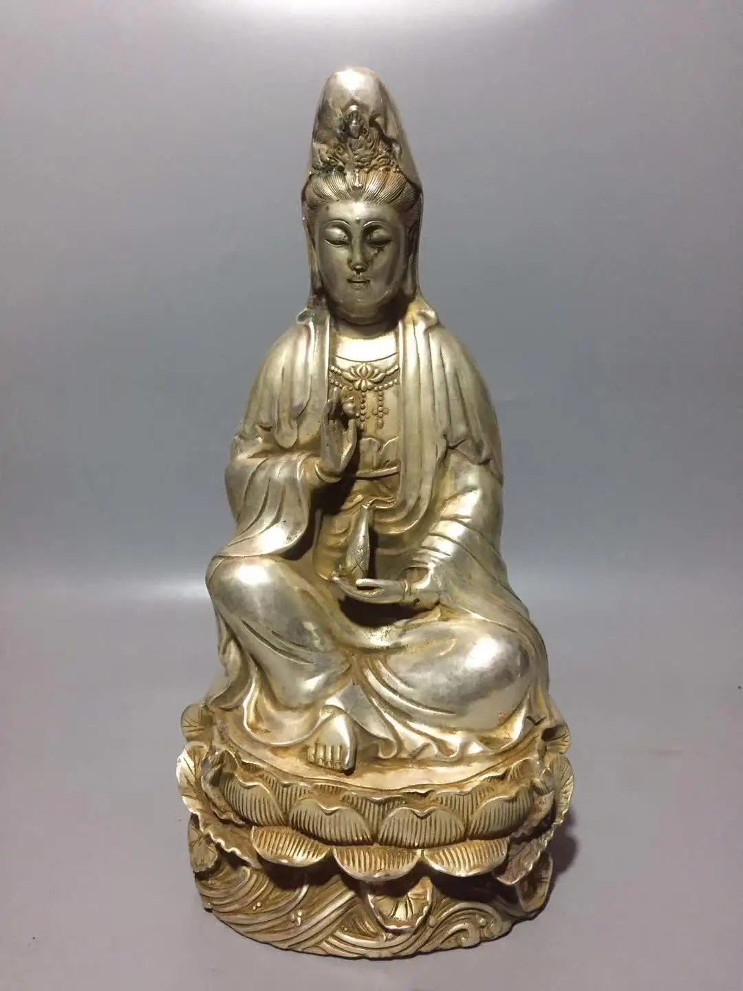 

Китайский тибетский серебристый Резьба Цветок лотоса Гуаньинь Кван-Инь статуя Будды Бодхисаттва украшение для дома