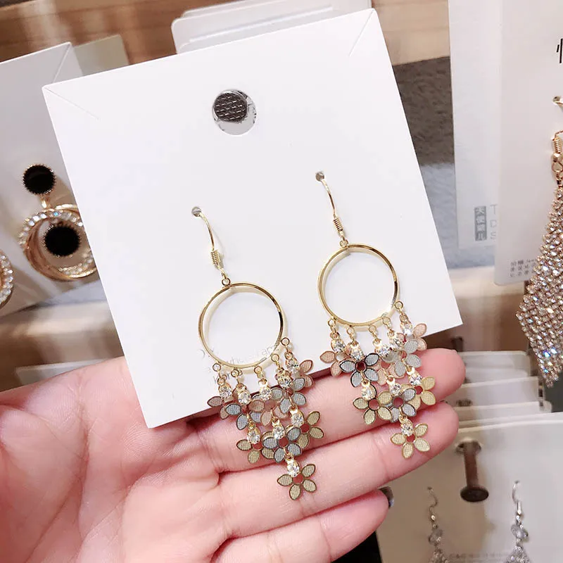 

2019 new fashion long temperament flower tassel earrings female student temperament retro earrings