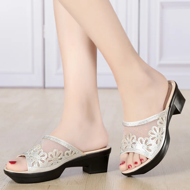 

Sandals Female Summer 2018 New Style Fashion Outer Wear Outdoor Slanted Heel Sandals Man-made Diamond Gauze Thick Bottomed WOMEN
