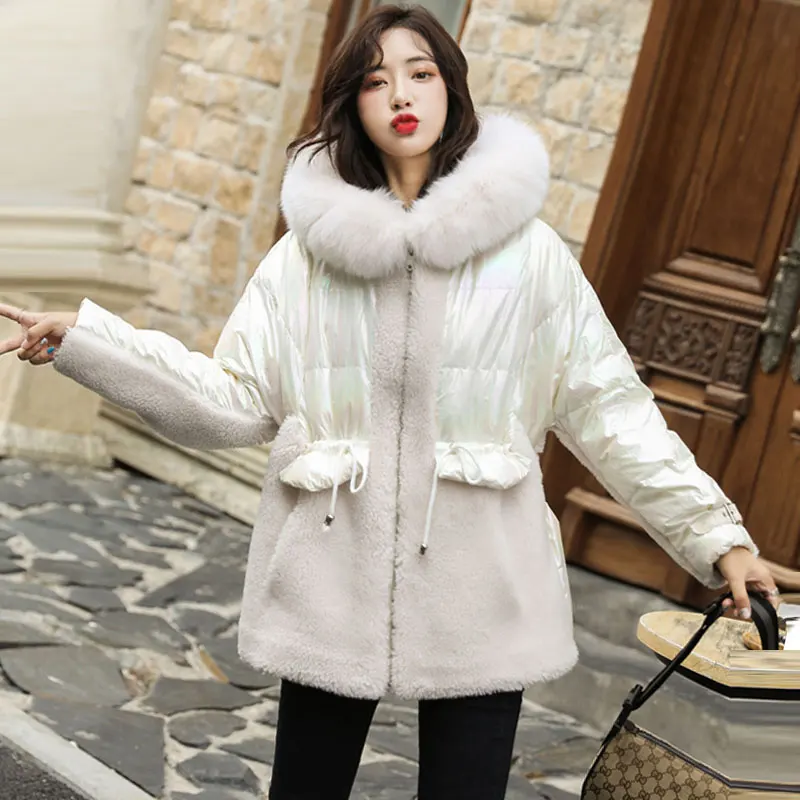 white Из овечьей шерсти Сращивание Короткое Яркое пальто хлопковая куртка для женщин зима новая Корейская Талия утолщенная с капюшоном пуховая куртка Женская волна 95 - Цвет: white