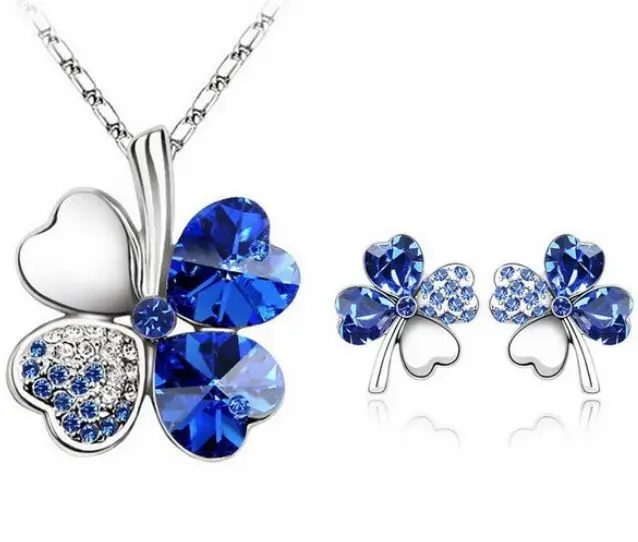 

2019 new ladies necklace friendship four-leaf clover sweet fashion crystal necklace clavicle chain statement necklace