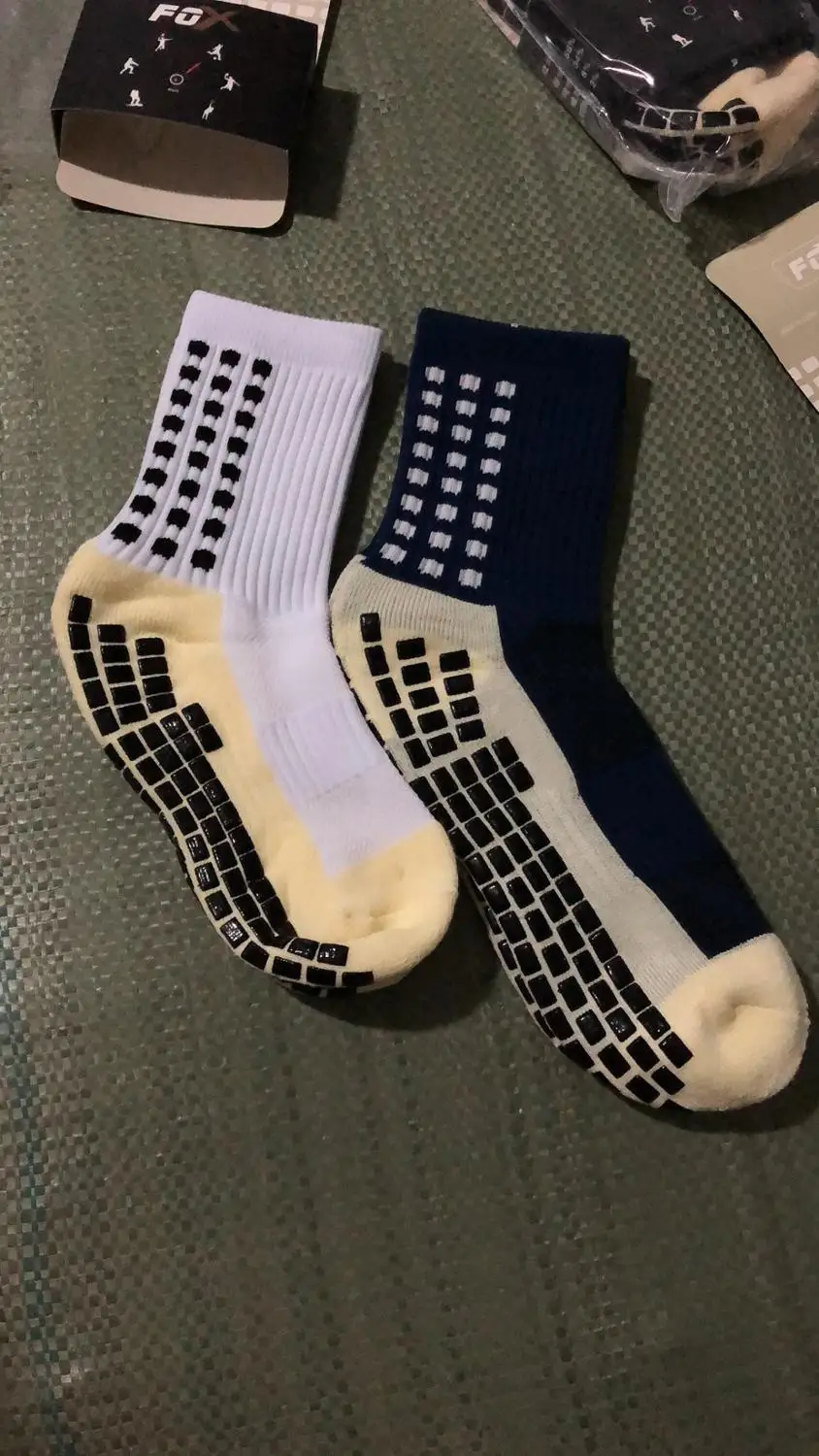 Childrens Football Aocks Non-slip Breathable Sport Socks Good for 8-13 Age