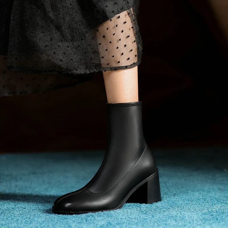 QUTAA Botines de piel de oveja con punta redonda para mujer, botas cortas  de tacón cuadrado con cremallera, a la moda, talla 34 39, otoño e invierno,  2022|Botas hasta el tobillo| - AliExpress
