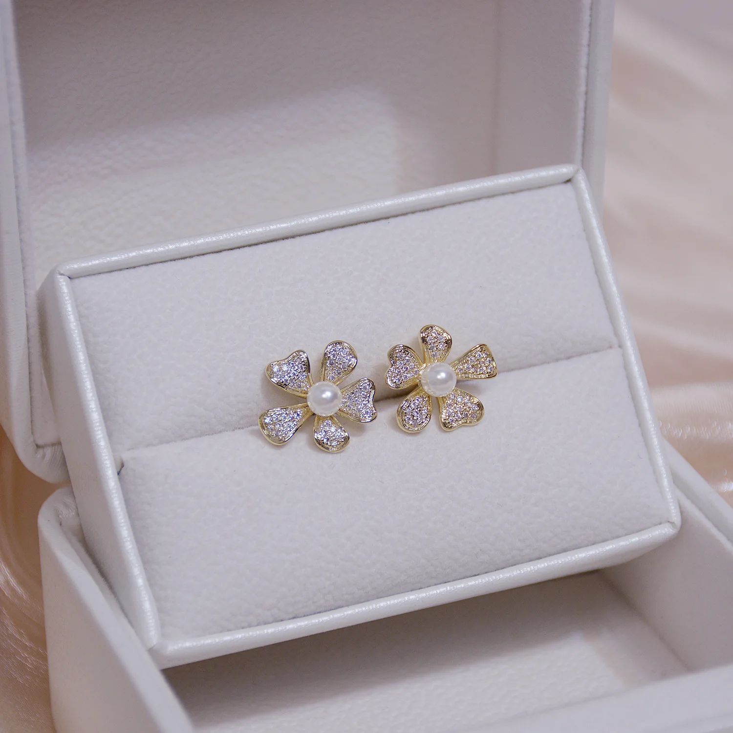 Luxury 14K Real Gold Plated Five zircon leaves Earring Delicate Micro Inlaid Cubic New CZ Stud Earrings Wedding Jewelry Pendant