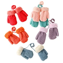 Зимняя уличная одежда для маленьких мальчиков и девочек; вязаные перчатки ярких цветов; теплая веревка; перчатки с длинными пальцами; перчатки для детей; перчатки с подвеской на шее