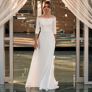 Платье свадебное атласное ТРАПЕЦИЕВИДНОЕ с круглым вырезом, рукавом 3/4 и кружевной аппликацией