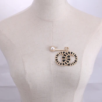 

Lady Pins Pearl Brooch Vintage Vrystal Rhinestone CC Brooches Pin Drip Oil Brooch Pins Larger Broche For Women