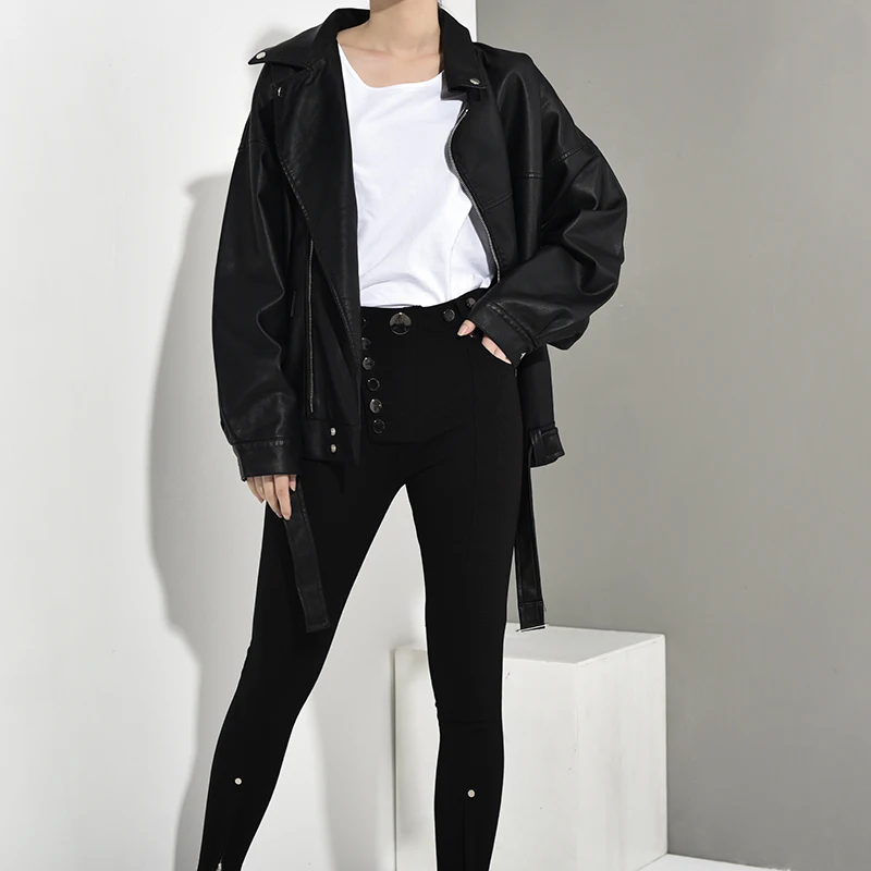 [EAM] Новинка, осенне-зимняя Черная куртка из искусственной кожи с отворотом и длинным рукавом, с пряжкой, большого размера, Женская куртка, модное пальто LA93801