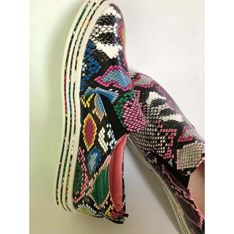 Женская Вулканизированная обувь из искусственной кожи со змеиным принтом; Модные женские кроссовки на шнуровке; Новинка года; женская обувь на платформе; прогулочная обувь