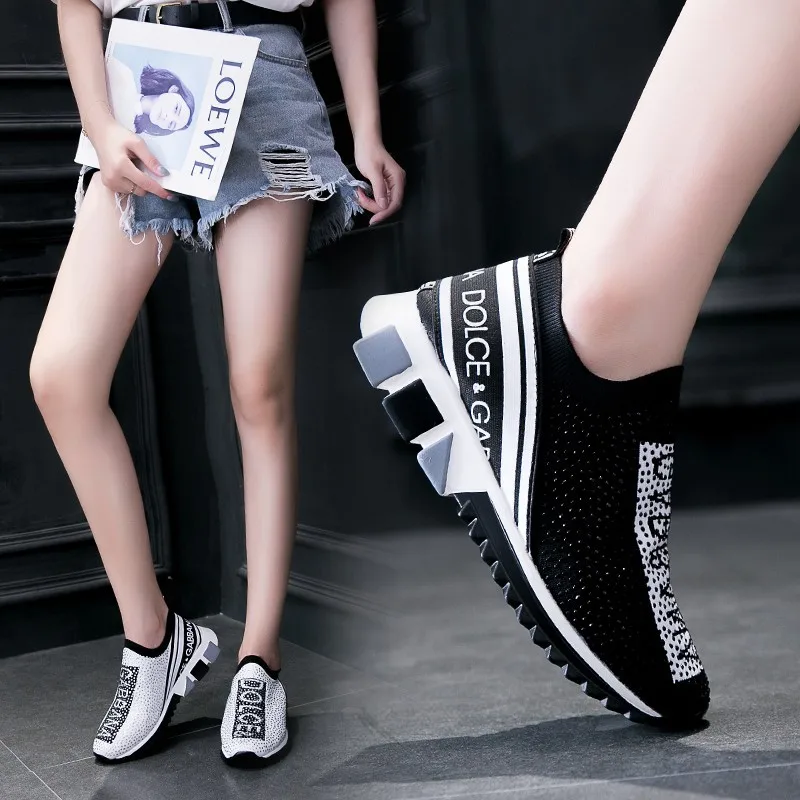 

2019 Spring and summer new lightweight breathable flying weaving casual shoes elastic sleeves large size single shoes