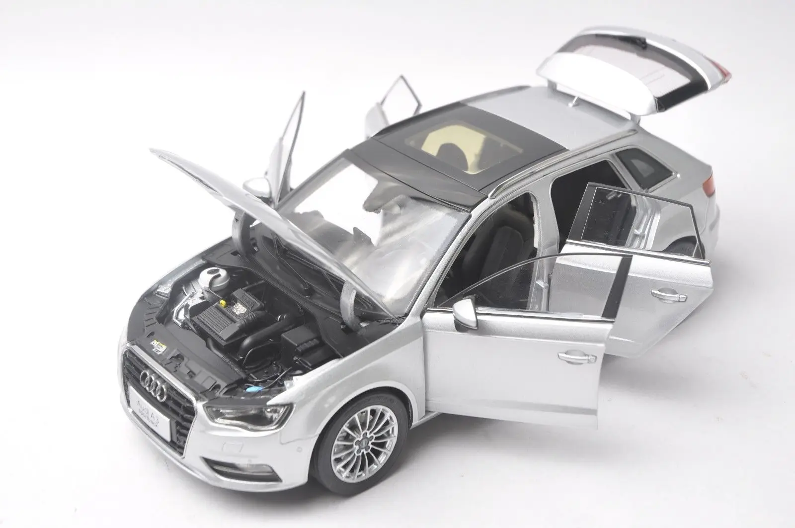 1:18 Модель литья под давлением для Audi A3 Sportback Silver SUV игрушечный автомобиль из