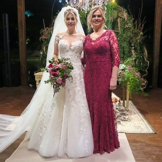 Dark Red Moeder van de Bruid Jurken Scoop Sheer Hals 3/4 Mouwen Prachtige Lange Wedding Party Jurken Vestido de madrinha farsali Dark Red Moeder van de Bruid Jurken Scoop Sheer Hals 3/4 Mouwen Prachtige Lange Wedding Party Jurken Vestido de madrinha farsali