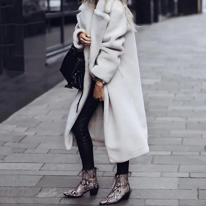 Модное однотонное пальто с отворотом и пряжкой |