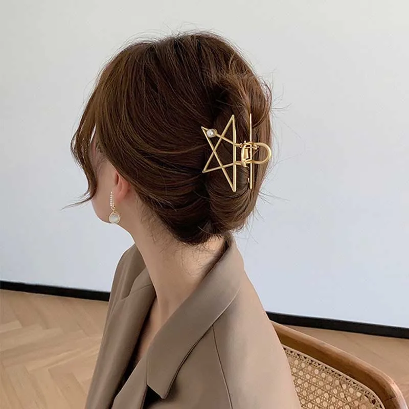 

2020 New Retro Metal Geometric Shark Clip Hollow Flowers Catch Clip Hair Accessories Large Bath Hairpins for Women Girls