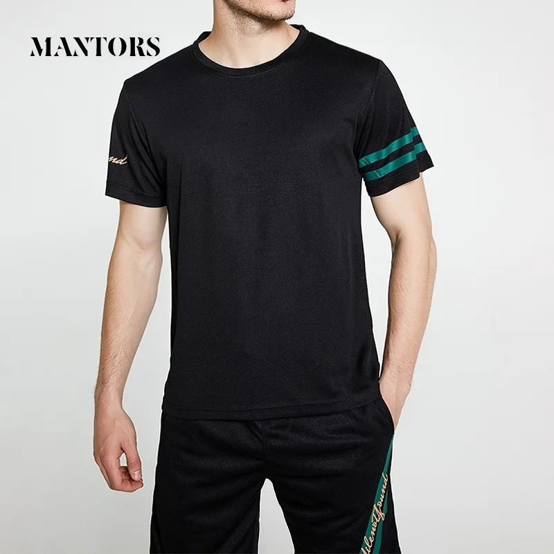 

New Men Shorts Set 2020 Summer Casual Solid Tracksuit T-shirts+Shorts Mens Sportswear Tee Shirts Sweat Suit Fitness Male Outwear