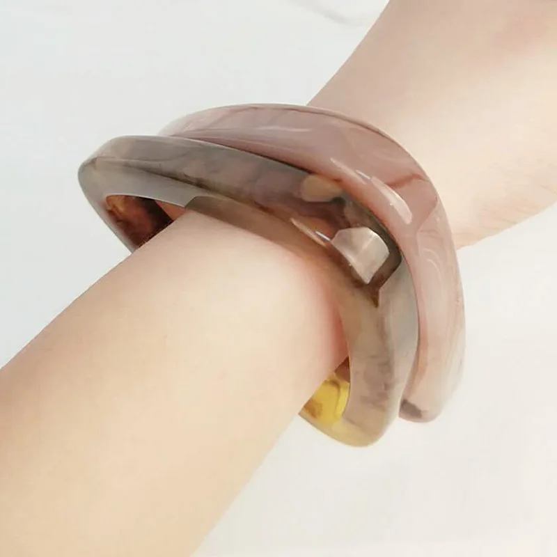 

Europe and America 2019 Fashion Resin Creative Geometric Triangle Bracelets Simple Hyperbole Acrylic Ladies Bracelets Jewelry