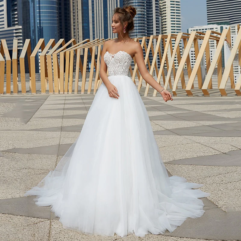 

Tulle A-line Wedding Gowns 2020 Sexy Strapless Sweep Train Appliques Sleeveless Backless Bridal Dresses Custom Made