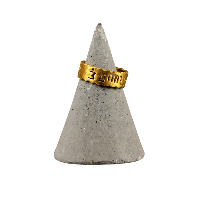 Cement Ring Holders Ornaments Mold Silicone Concrete Pyramid Shape Jewelry Display Stand Mould DIY Decoration Tool