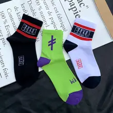 Взрослые носки до середины икры, не равны черно-белым краху, правой и левой ногам, флуоресцентные зеленые полосы