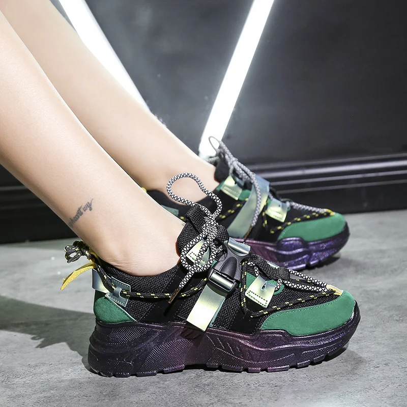 womens trending sneakers