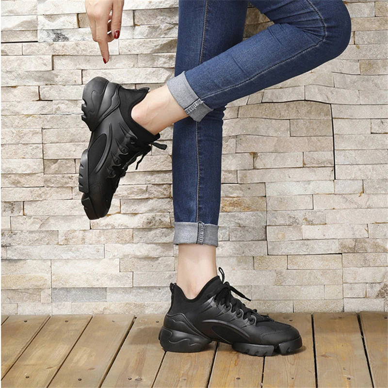 Новинка года; повседневная женская обувь с перекрестной шнуровкой; обувь из натуральной кожи на толстой подошве; обувь на платформе; кроссовки; обувь для бега; черные женские кроссовки