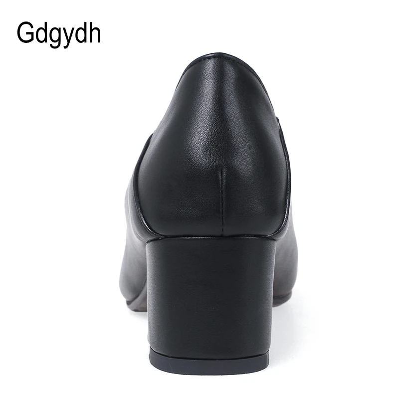 Женские классические туфли Gdgydh черные на каблуке с острым носком для офиса весну