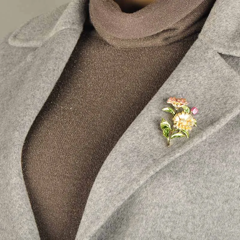 Blucome Beautiful Pink Chrysanthemum Flower Brooches Pins Enamel Gold Color Corsages Pin Party Dress Suit Clips Ornament Jewelry