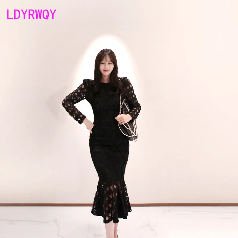 

2019 Korean version of autumn and winter temperament woman Slim bag hip lace dress