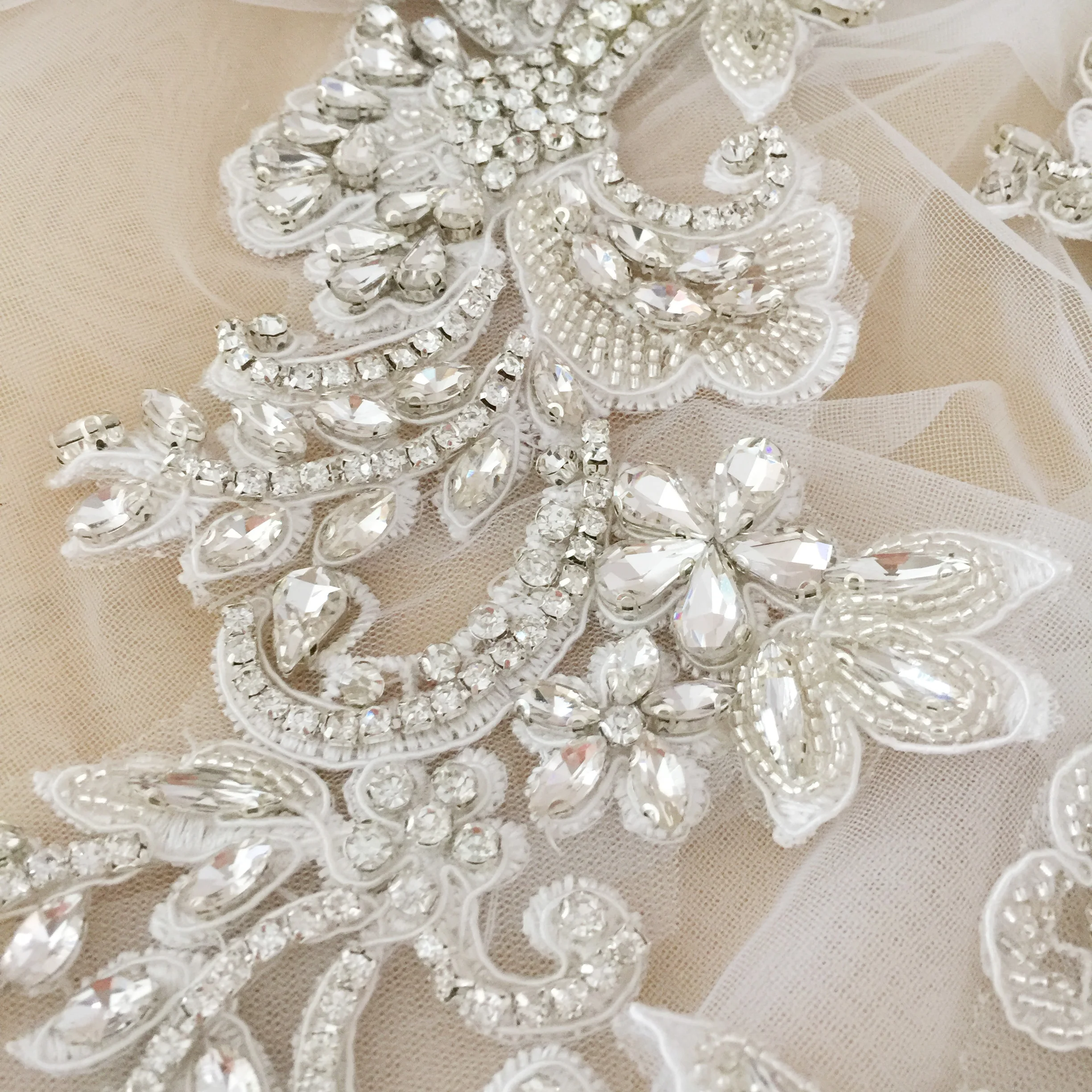 1 paar 2 Stück Handgemachte Haute Couture Blume Strass Perlen Eisen auf Applique Braut Mieder Gürtel Schärpe Hochzeit Motiv 16x44cm – Detail 25