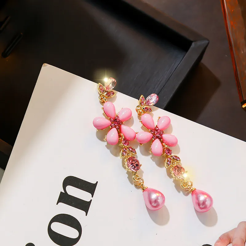 Винтажные длинные серьги в стиле барокко европейском и американском модные