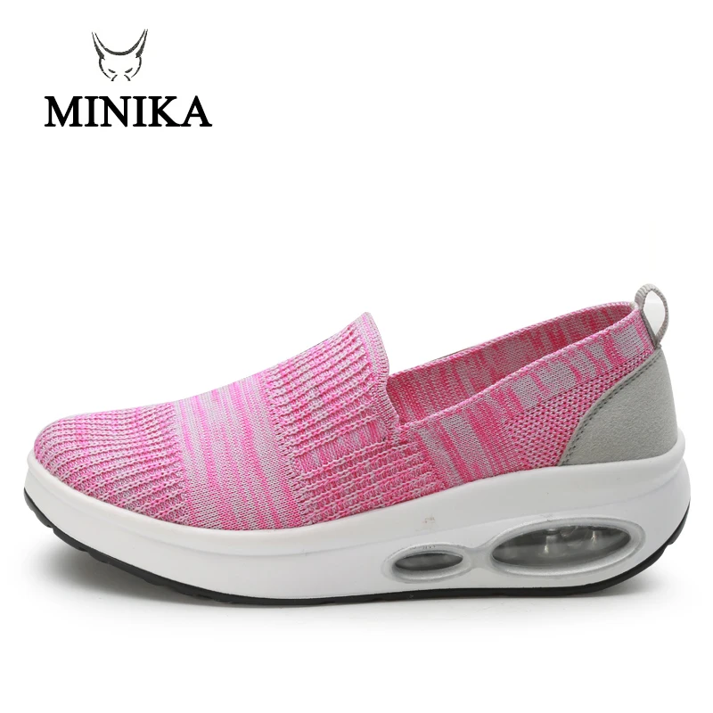 Женские спортивные туфли на танкетке Minika синие с подсветкой воздушной подушке
