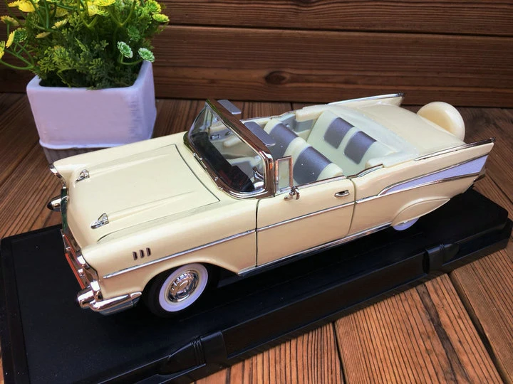 Тонкий 1:18 1957 Винтаж Кабриолет модель двери могут быть открыты сплав Коллекционная модель