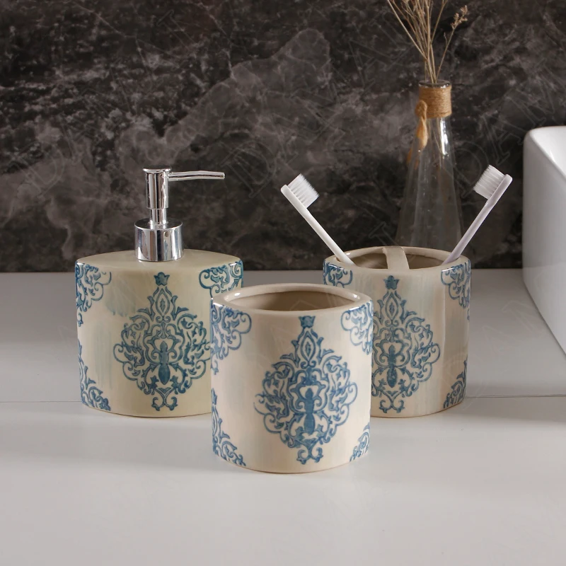 Creativity Ceramic Bathroom Set Blue and White Porcelain Painted Desktop Lotion Bottle European Home Modern Accessories | Дом и сад