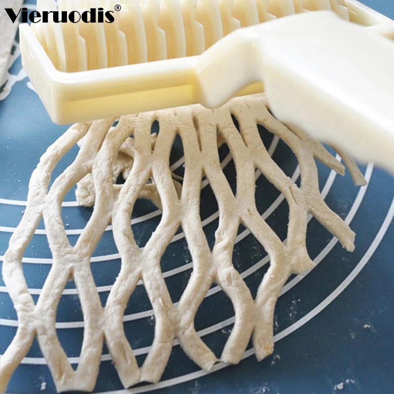 

High Quality Pie Pizza Cookie Cutter Pastry Plastic Baking Tools Bakeware Embossing Dough Roller Lattice Cutter Craft Small Size