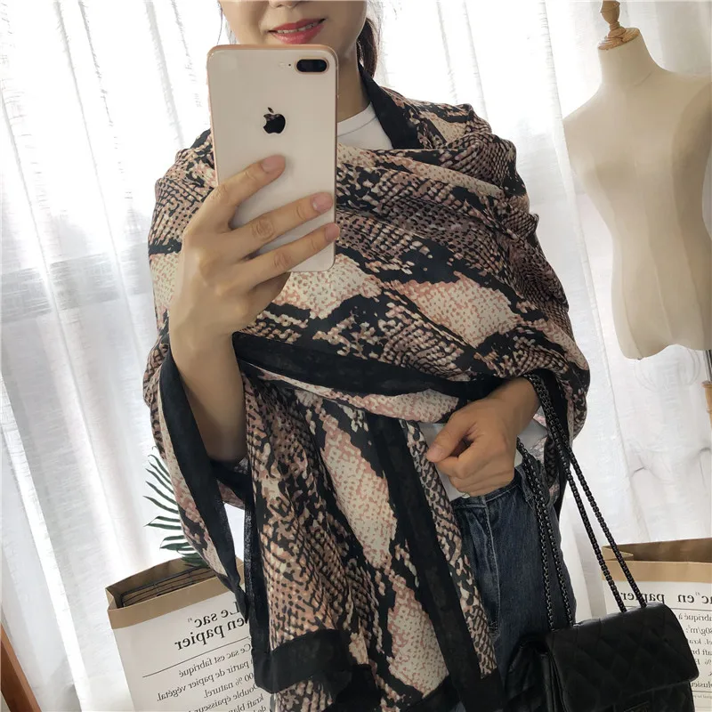

2020 autumn and winter new snake pattern fashion long ladies scarf wild personality wild style wrapped warm scarf shawl