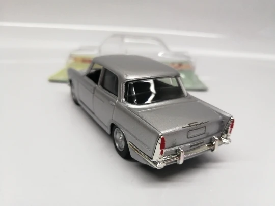 Разнообразие 1/43 специальный литой металл классическая модель машины домашний дисплей Коллекция игрушек для детей