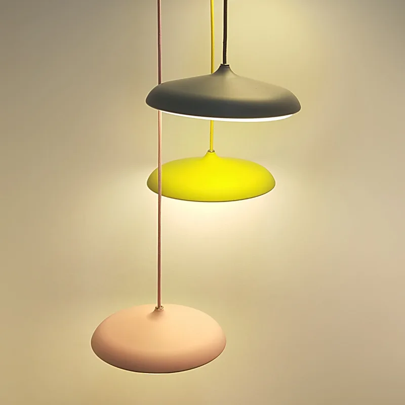 

Creative Cool UFO Chandelier Nordic Restaurant Light LED Macarons Simple Aluminum Bedside Chandelier