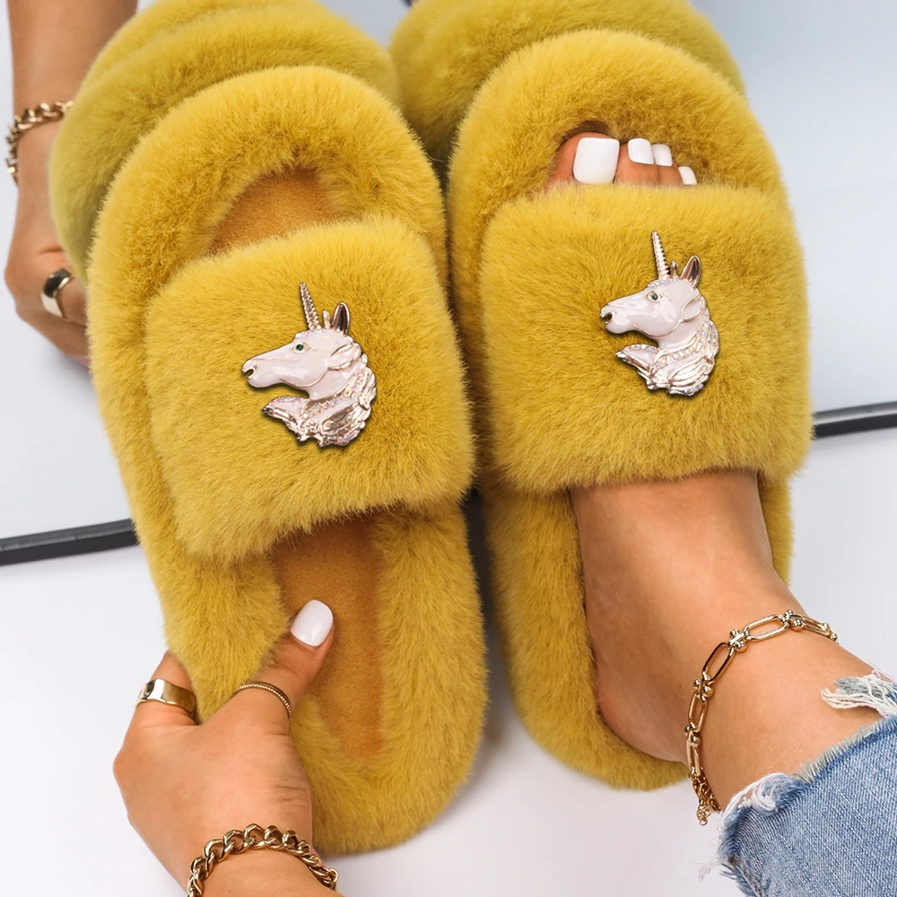 Faux Fur Cozy Slippers for Women Luxury Rhinestone Decor Winter Warm Casual Shoes Fur Sandals Slides Flip Flops Designer Shoes
