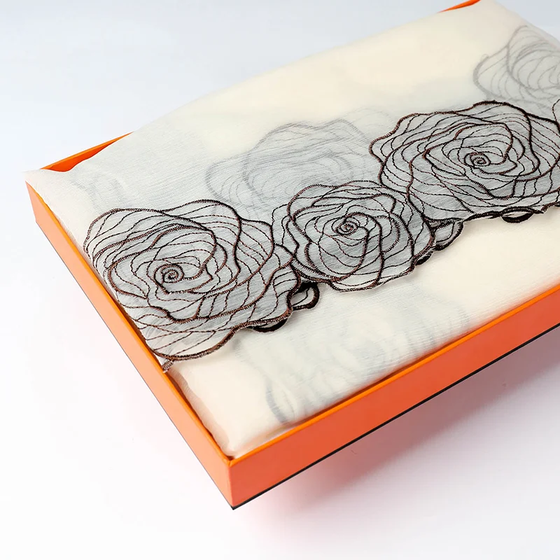 Rose - Beige Вышитый Шелковый шарф женский Дикий национальный ветер весна и осень длинный шелковый шарф Зимний мать среднего возраста шарф подарочная коробка - Цвет: Rose - Beige
